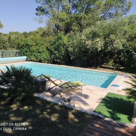 Proche Uzes Petit Gite Avec Grande Cuisine D'Ete Et Piscine Saint-Siffret Экстерьер фото