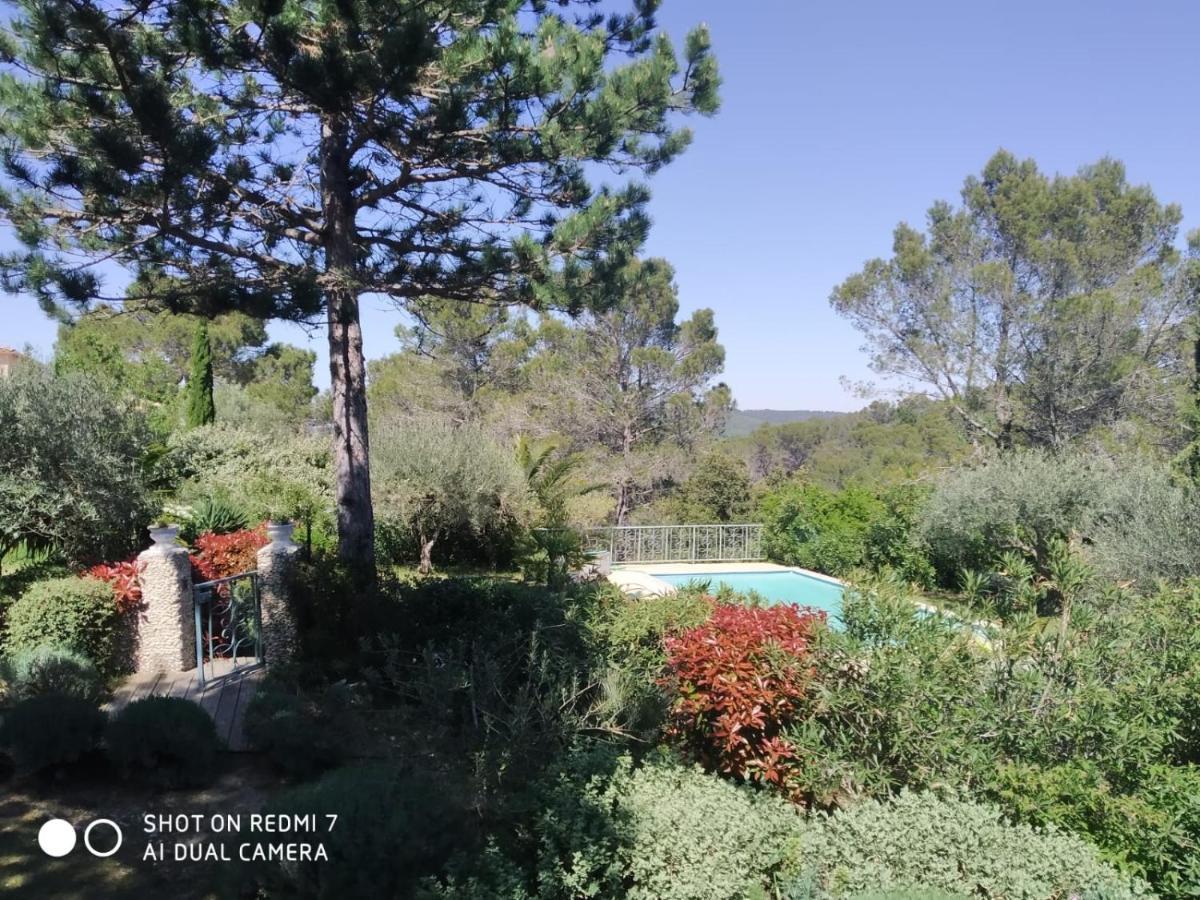Proche Uzes Petit Gite Avec Grande Cuisine D'Ete Et Piscine Saint-Siffret Экстерьер фото