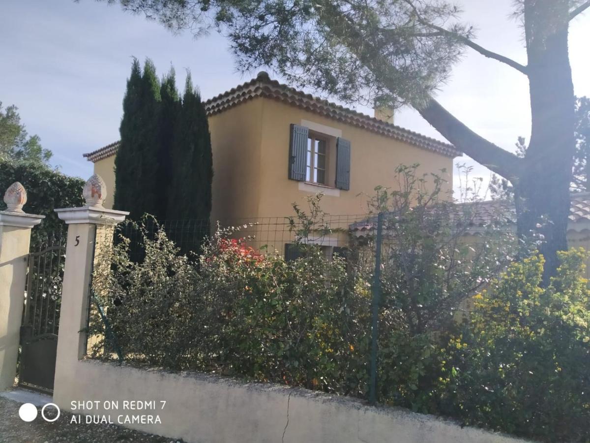Proche Uzes Petit Gite Avec Grande Cuisine D'Ete Et Piscine Saint-Siffret Экстерьер фото