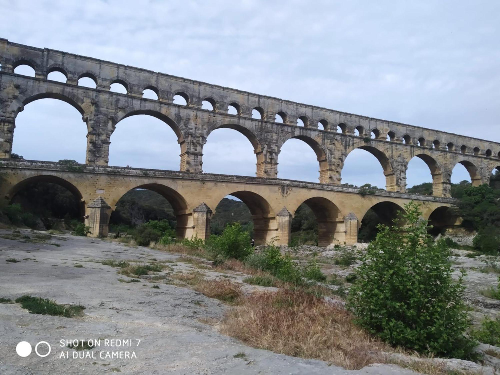 Proche Uzes Petit Gite Avec Grande Cuisine D'Ete Et Piscine Saint-Siffret Экстерьер фото